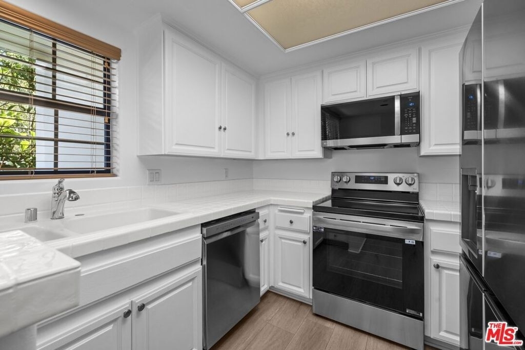 555 S Barrington Avenue - Photo 1