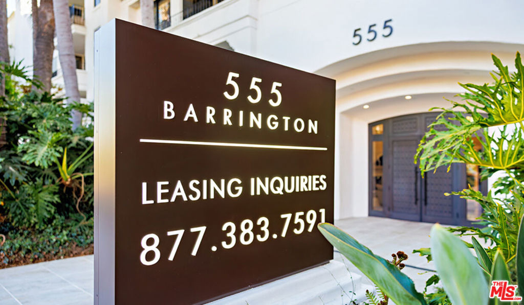555 S Barrington Avenue - Photo 23