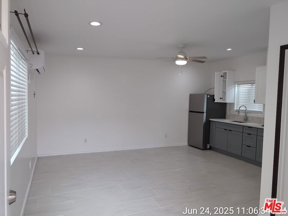 416 E 101st Street - Photo 2