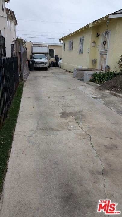 416 E 101st Street - Photo 16