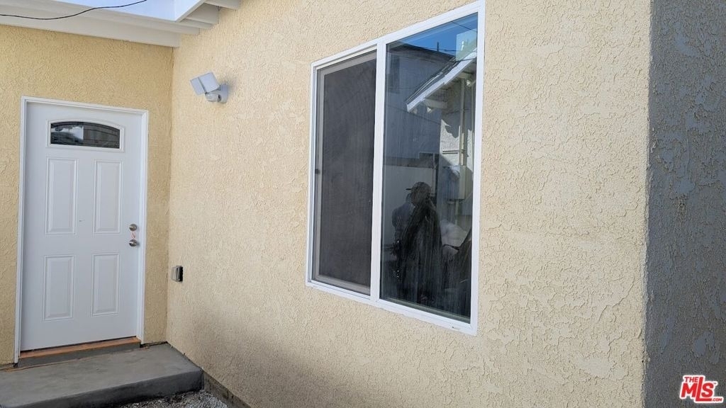 416 E 101st Street - Photo 1