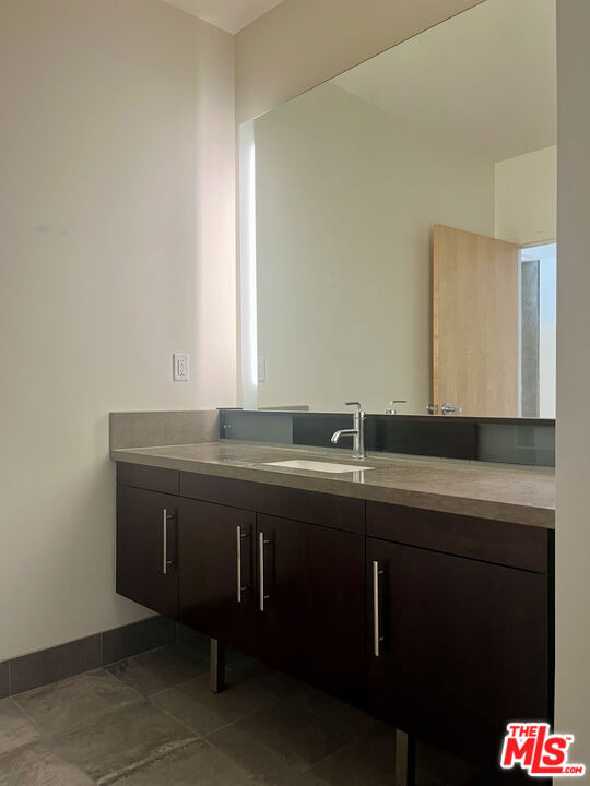1100 S Hope Street - Photo 26