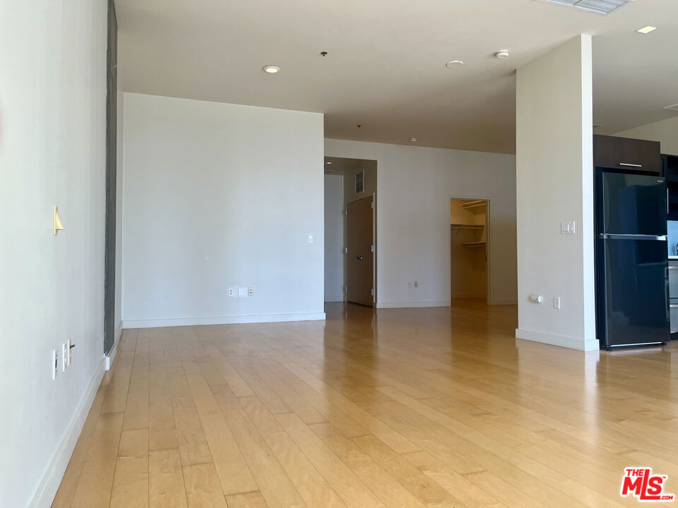1100 S Hope Street - Photo 18