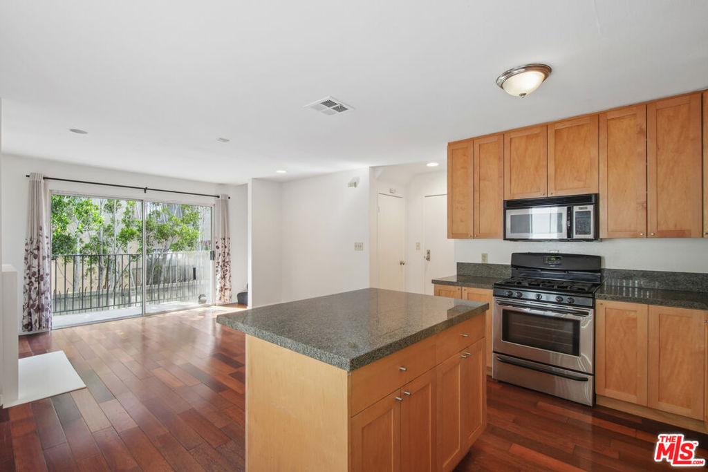 937 Wilcox Avenue - Photo 3