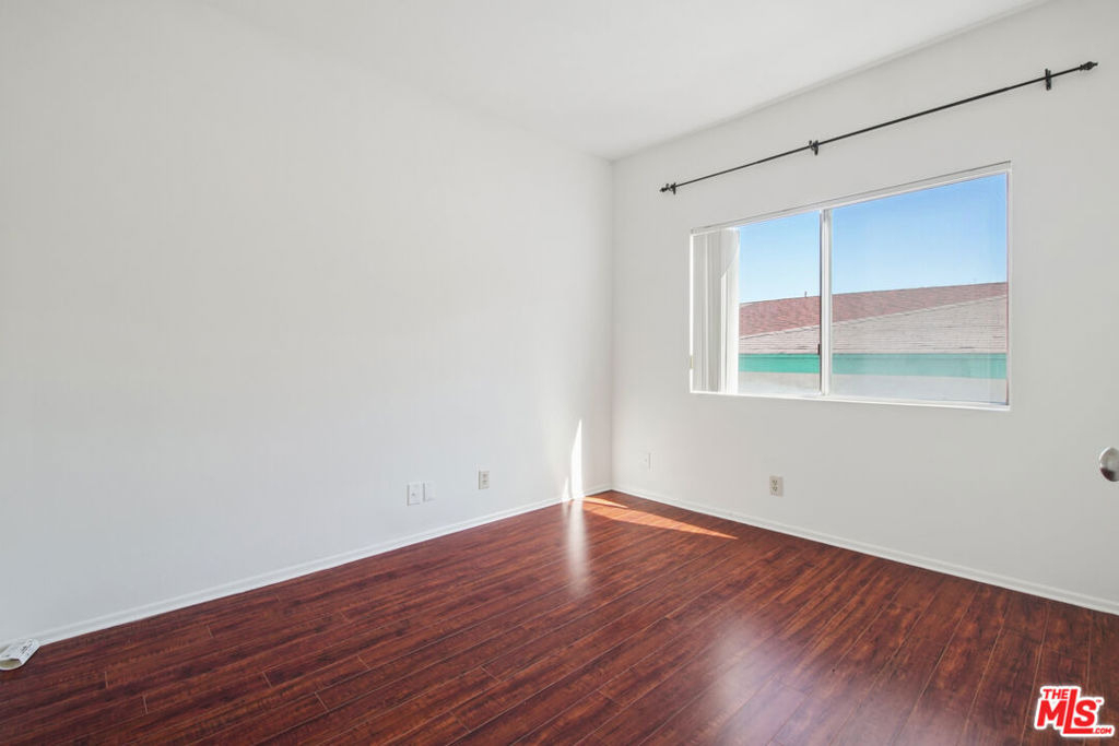 937 Wilcox Avenue - Photo 9