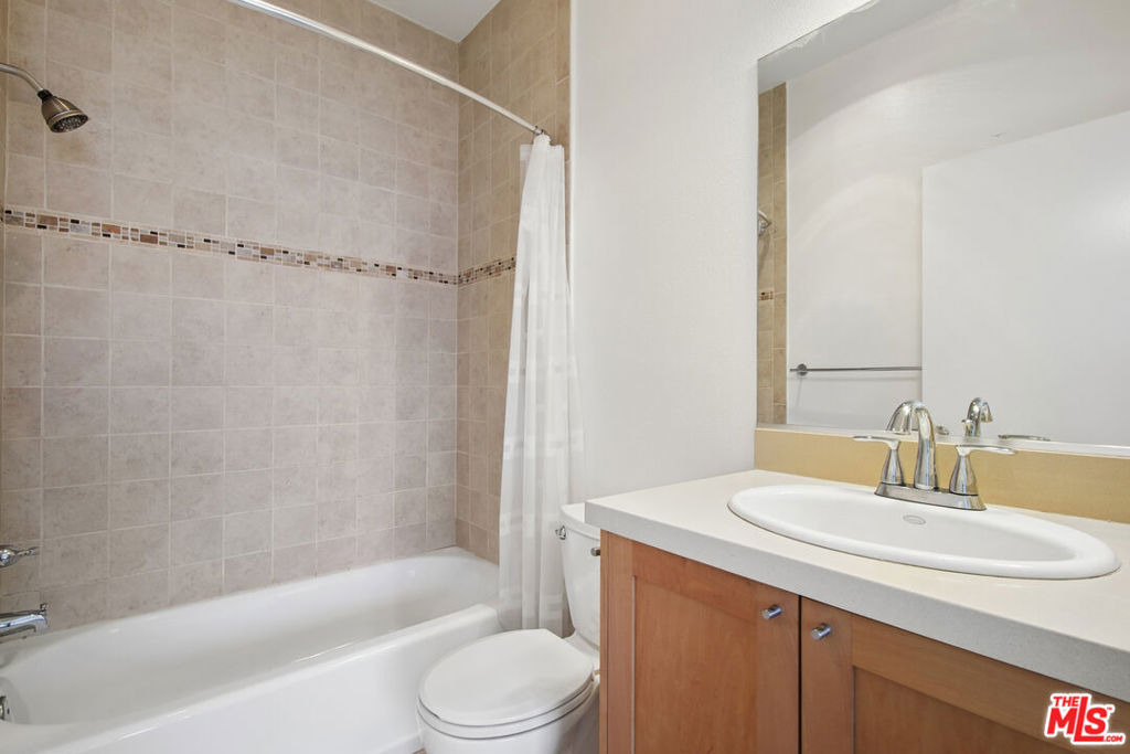 937 Wilcox Avenue - Photo 12