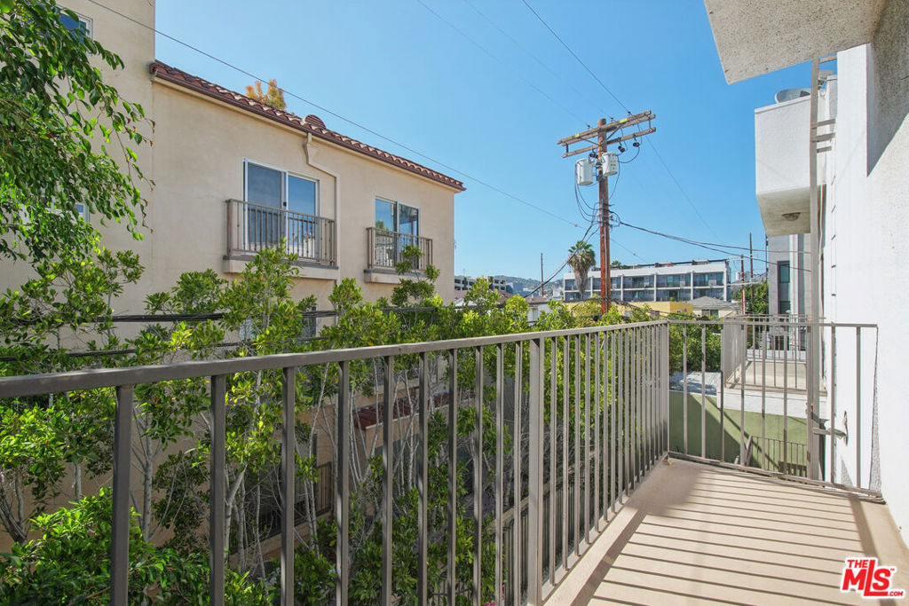 937 Wilcox Avenue - Photo 14