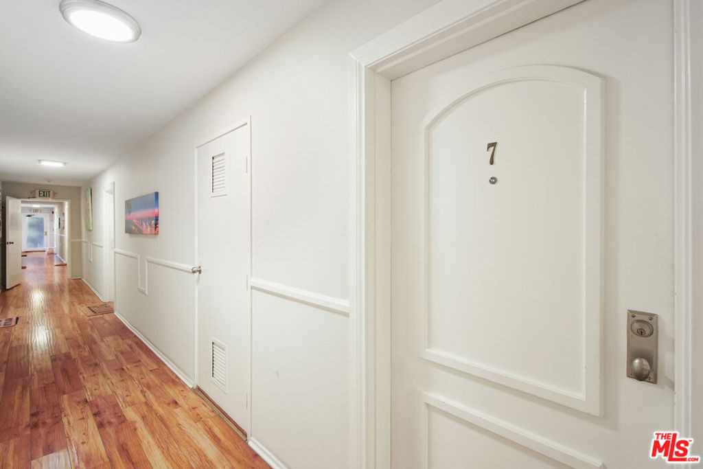 937 Wilcox Avenue - Photo 13