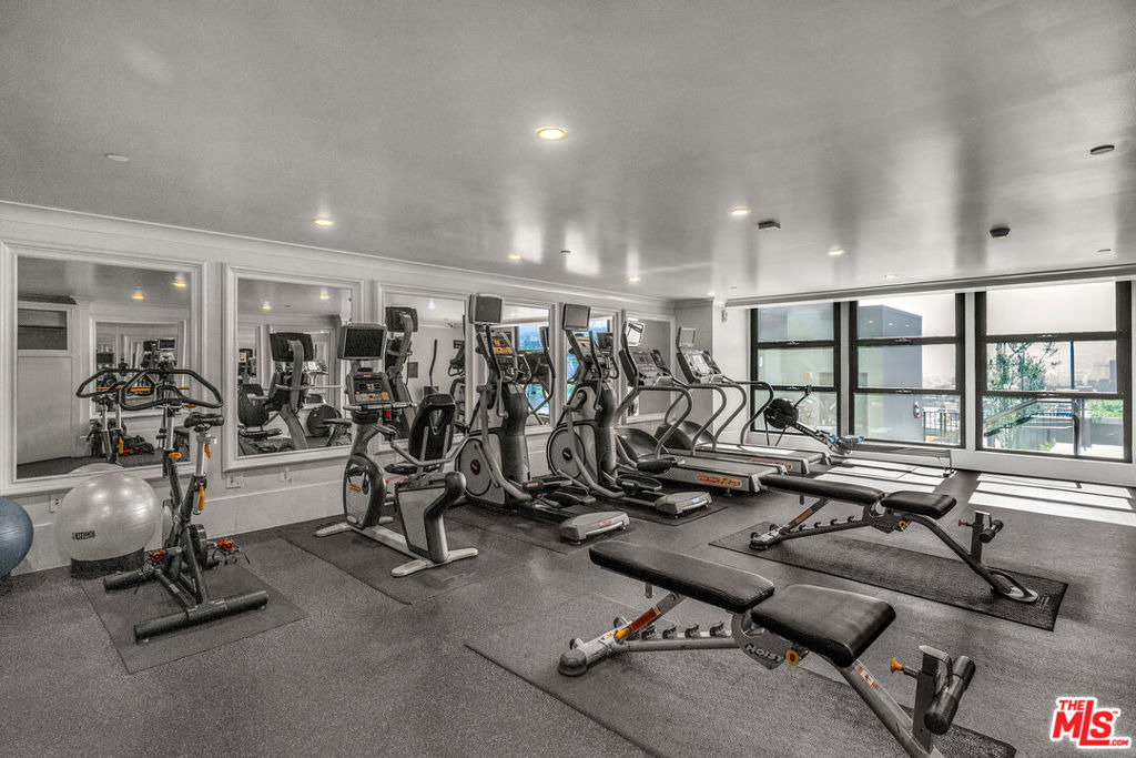 1645 Vine Street - Photo 32