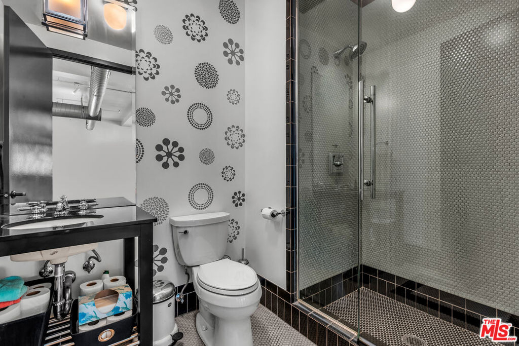 1645 Vine Street - Photo 25