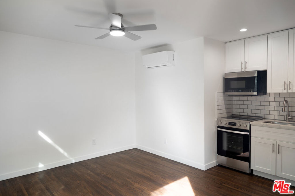 2496 Granville Avenue - Photo 13