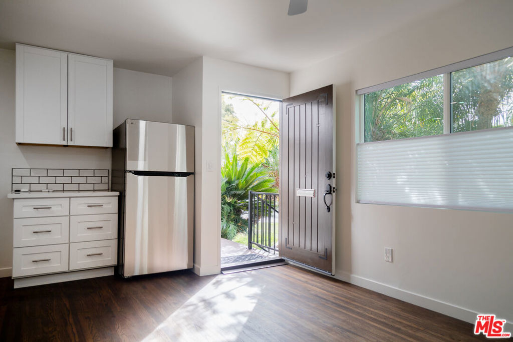 2496 Granville Avenue - Photo 7