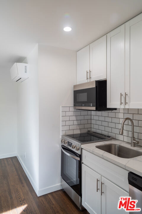 2496 Granville Avenue - Photo 14
