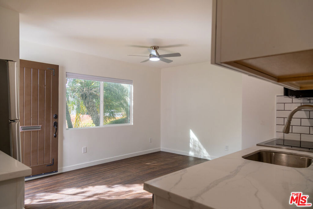 2496 Granville Avenue - Photo 8