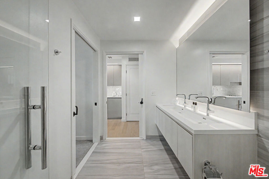 1050 S Grand Avenue - Photo 12