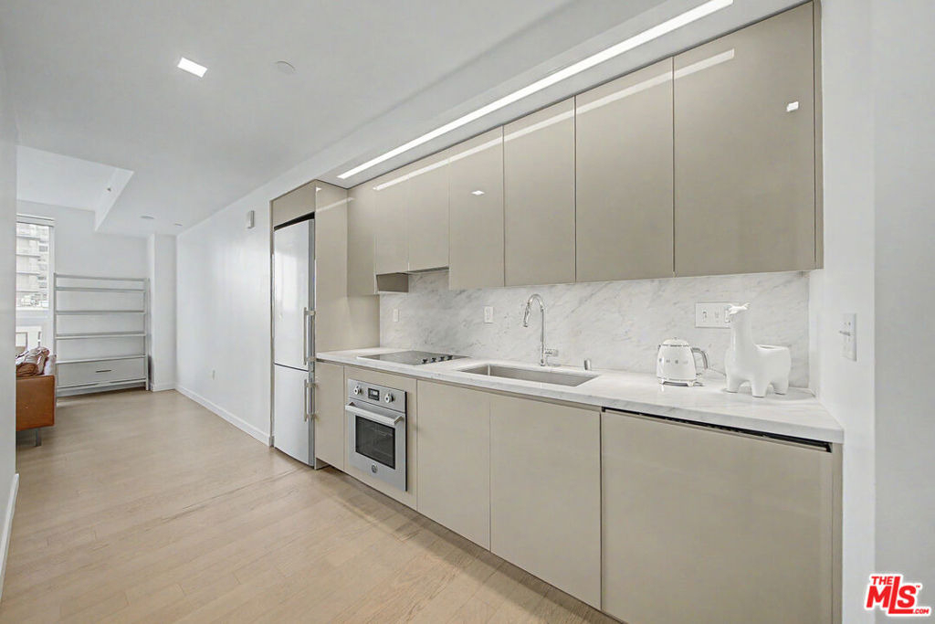 1050 S Grand Avenue - Photo 3