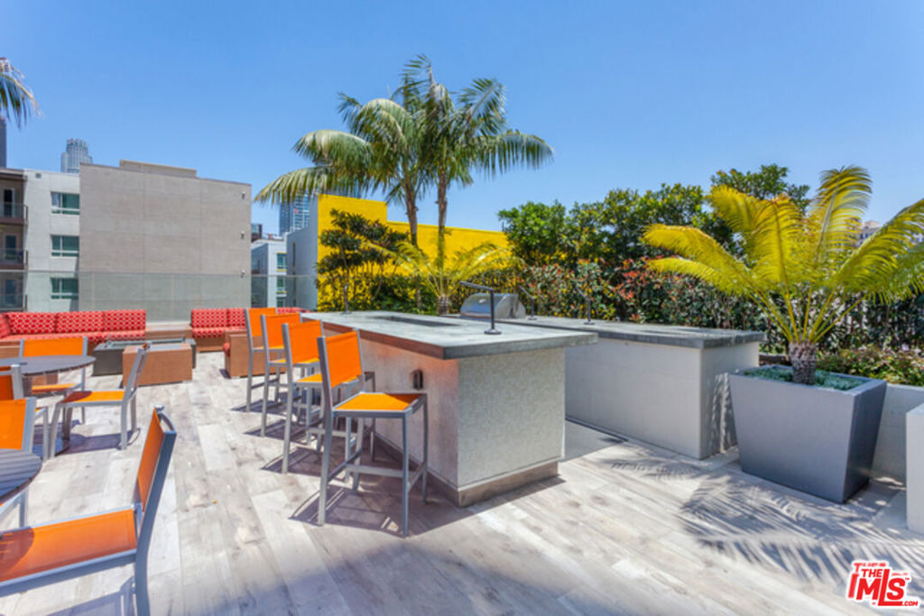 1050 S Grand Avenue - Photo 32