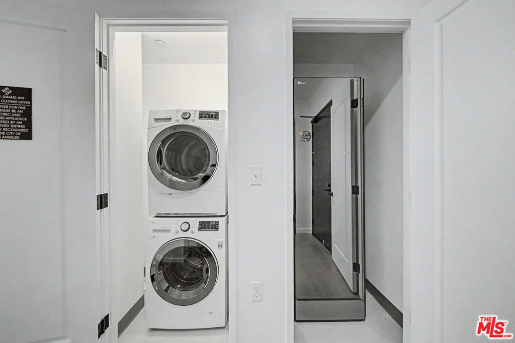 1050 S Grand Avenue - Photo 15