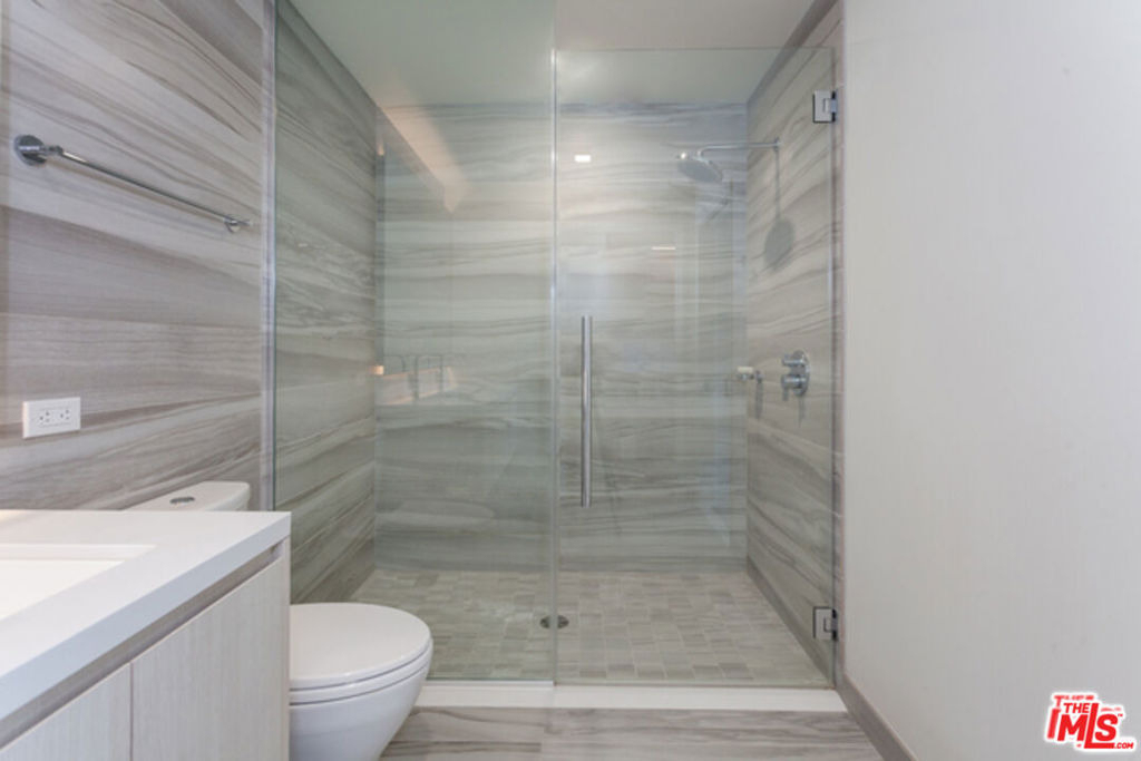 1050 S Grand Avenue - Photo 14