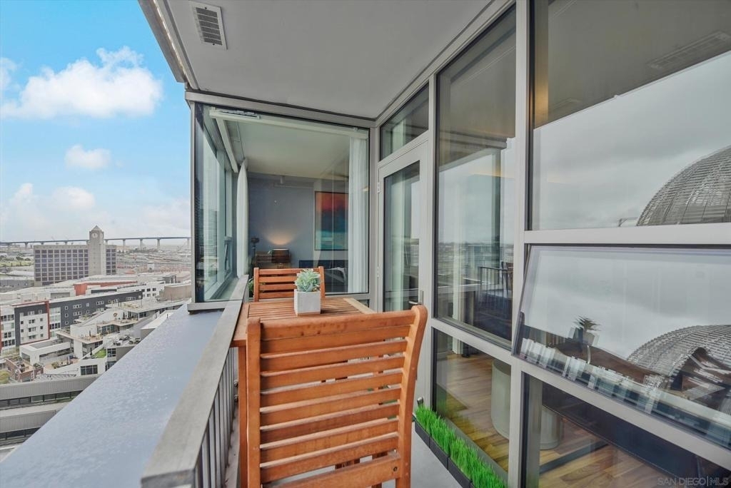 321 10th Ave - Photo 2