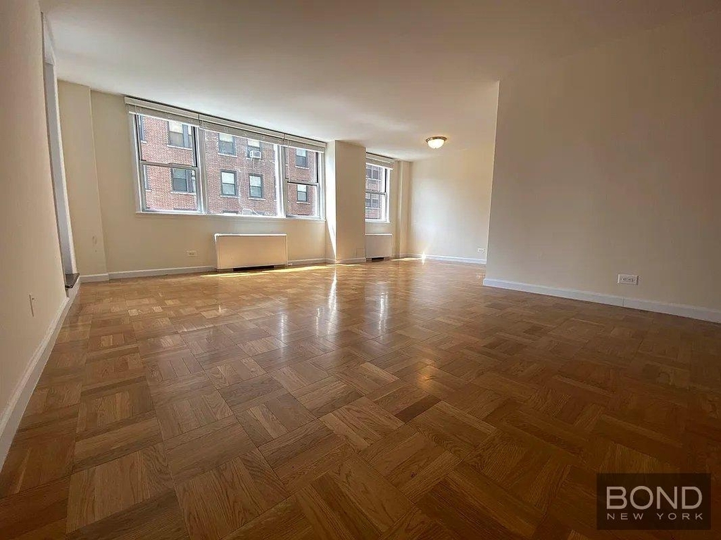 East 19th Street - Photo 4