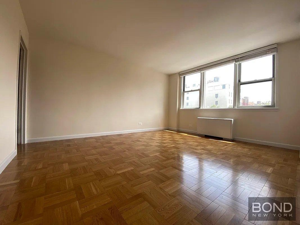 East 19th Street - Photo 6