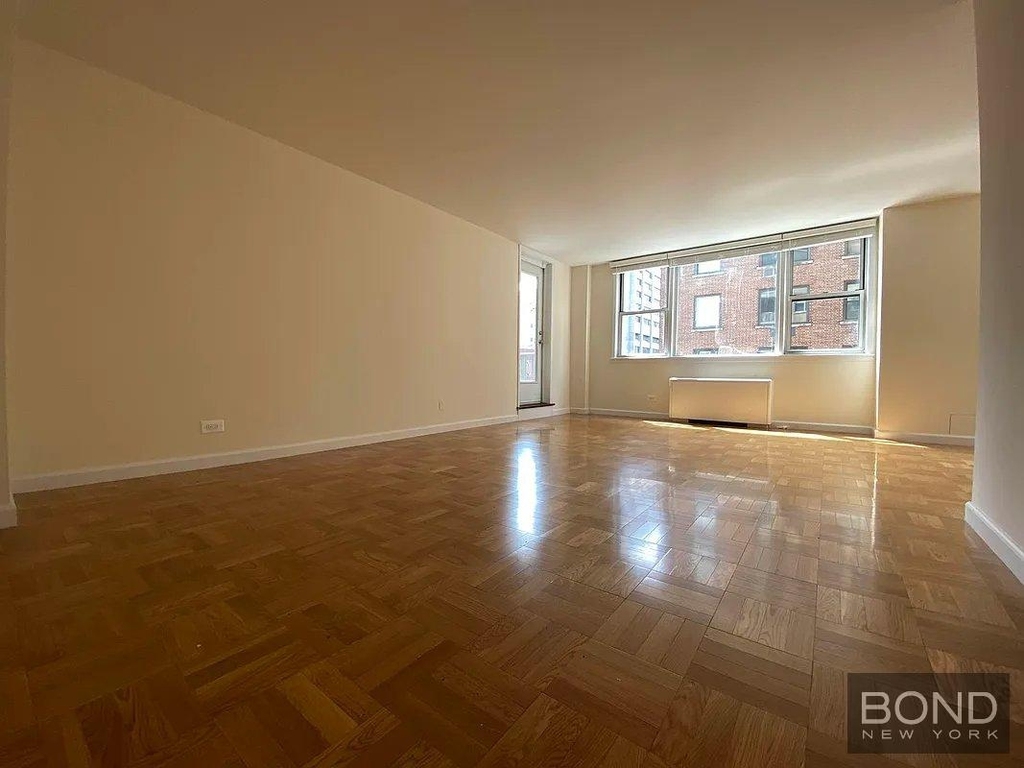 East 19th Street - Photo 3