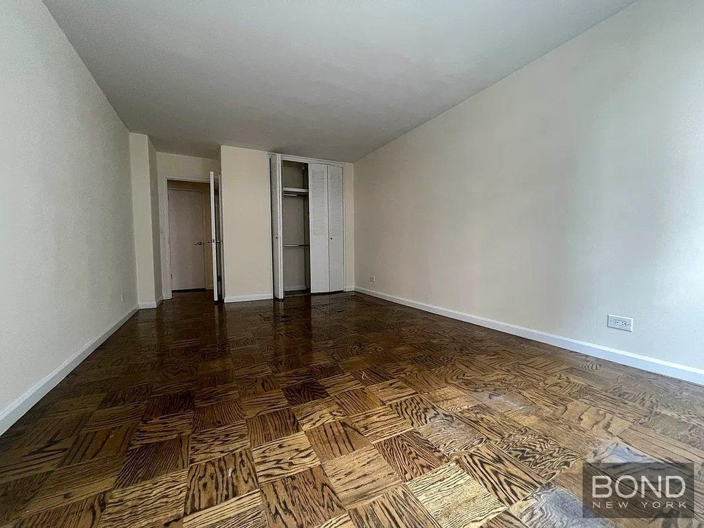 East 19th Street - Photo 2