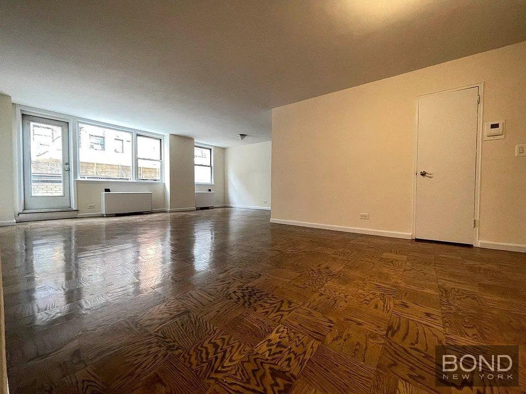 East 19th Street - Photo 0