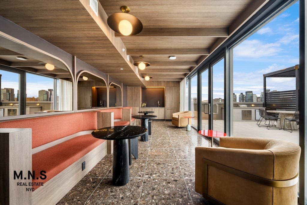 Madison Avenue - Photo 20