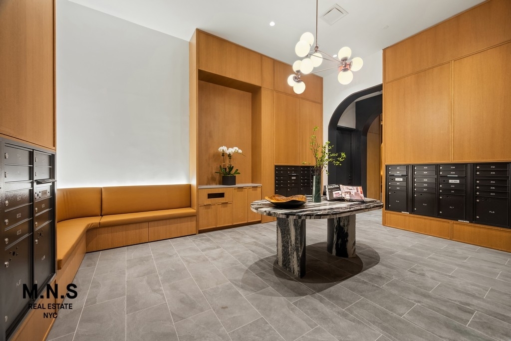 Madison Avenue - Photo 16
