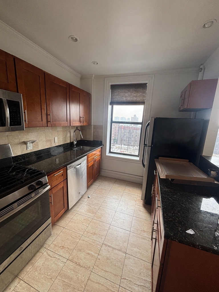 West 140th Street - Photo 3