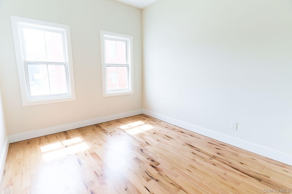 328 Columbia Street - Photo 5