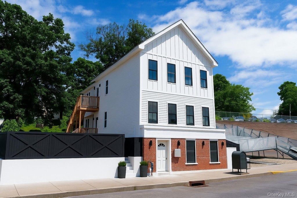 328 Columbia Street - Photo 1