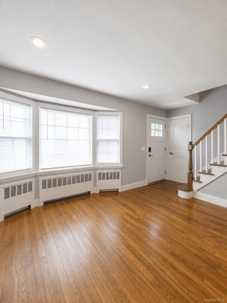 1 Iroquois Street E - Photo 2