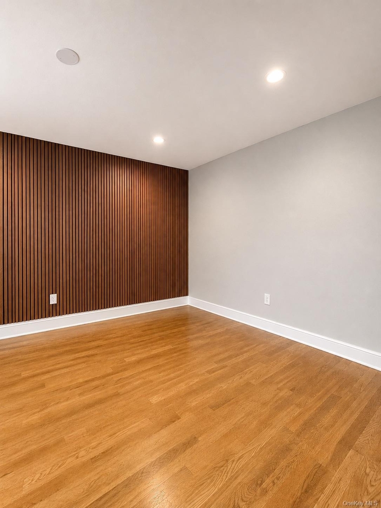 1 Iroquois Street E - Photo 5