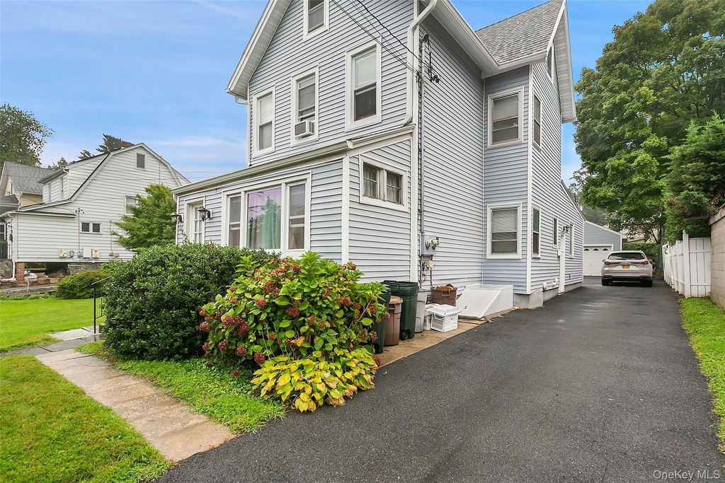 342 Stanley Avenue - Photo 0