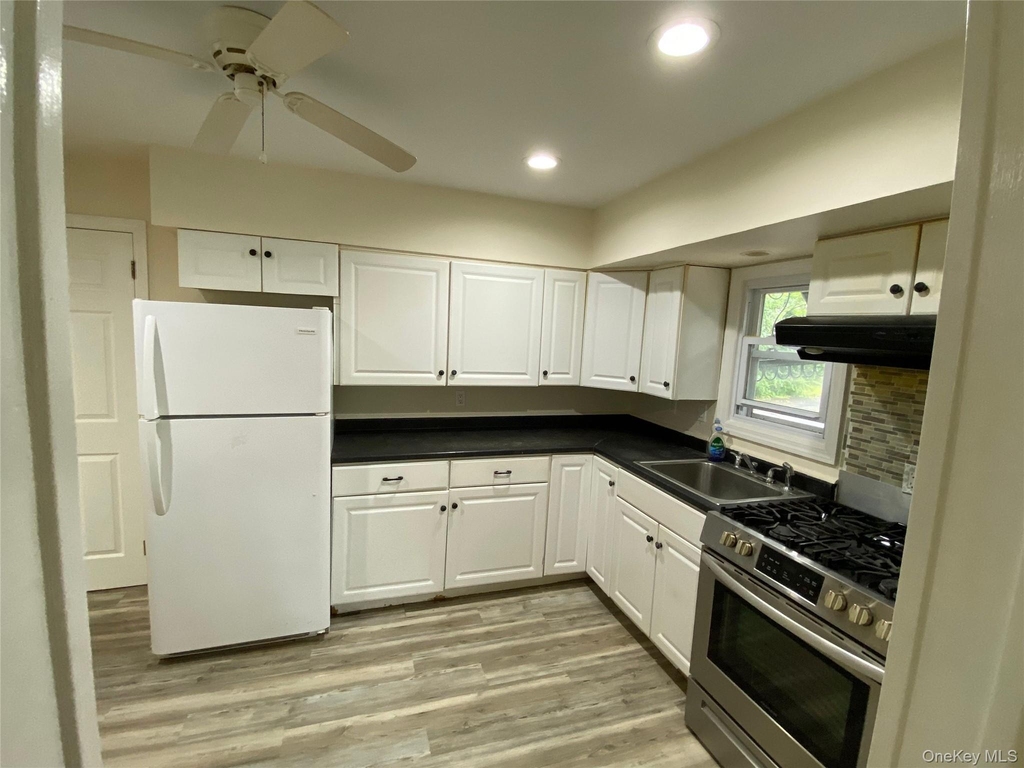 182 N Middletown Road - Photo 6