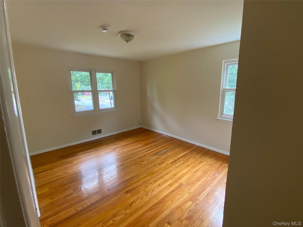 182 N Middletown Road - Photo 5