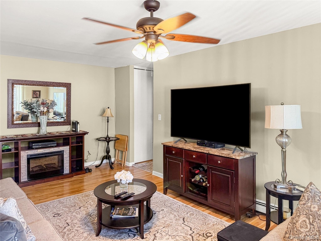 260-56 Waverly Ave - Photo 3