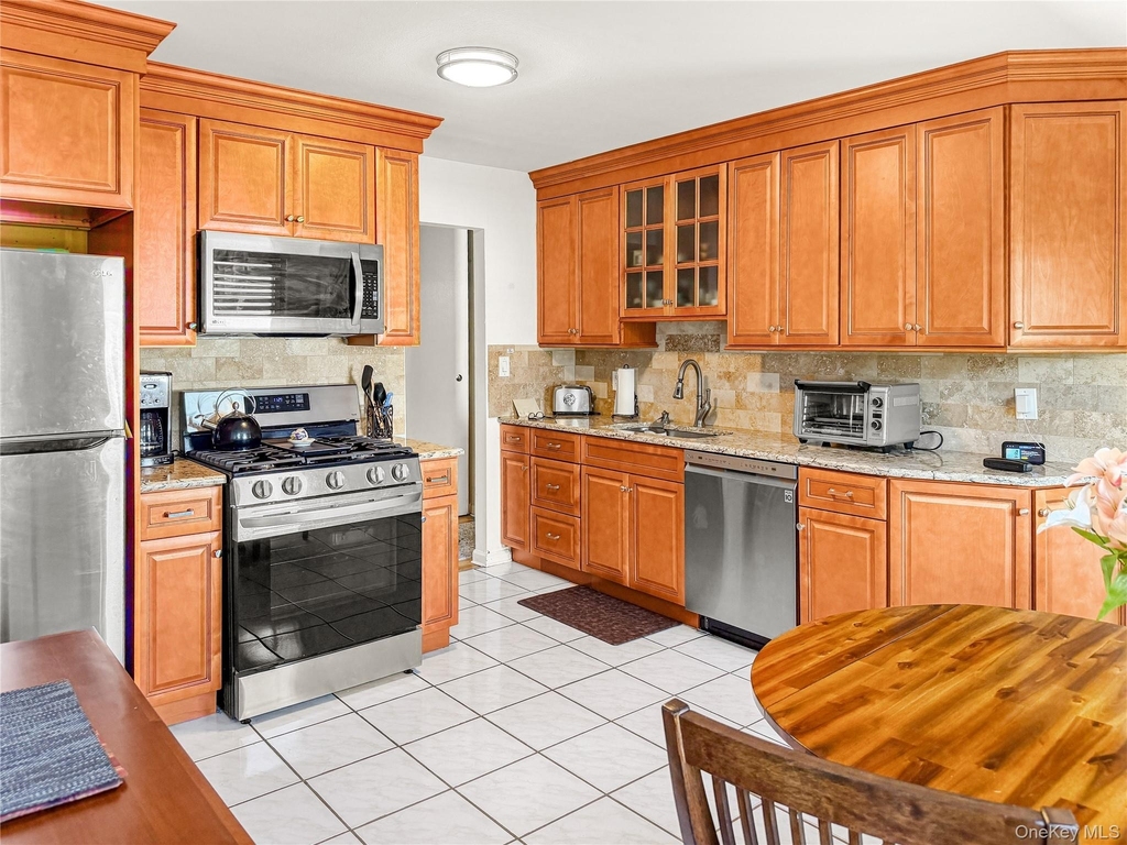260-56 Waverly Ave - Photo 4