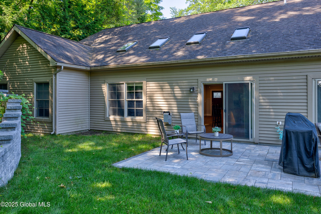 66 Warren Street - Photo 1