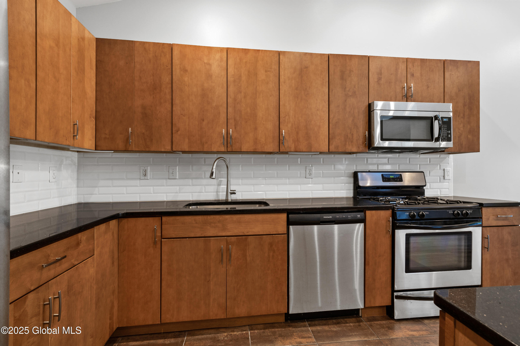 66 Warren Street - Photo 15