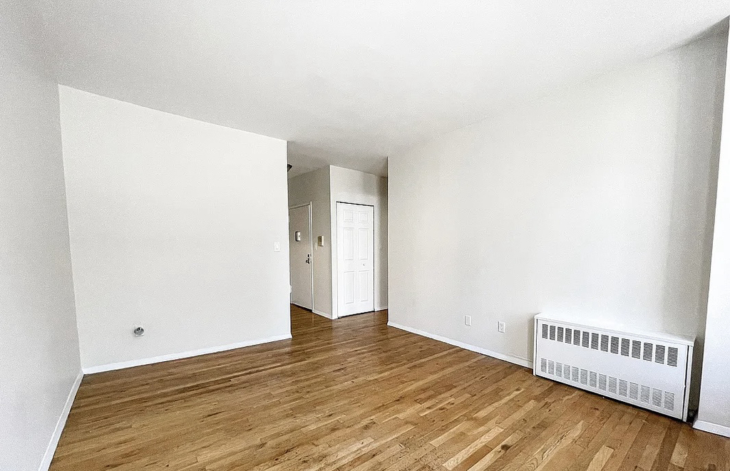 953 Amsterdam Avenue - Photo 2