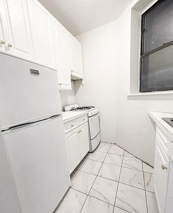 953 Amsterdam Avenue - Photo 4