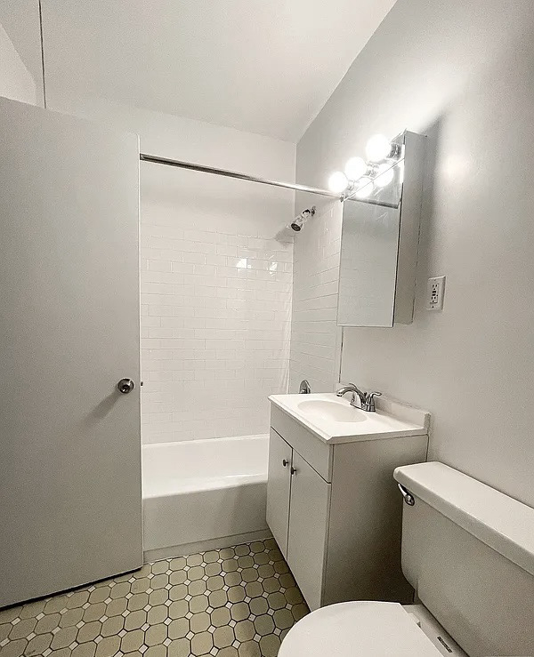 953 Amsterdam Avenue - Photo 6