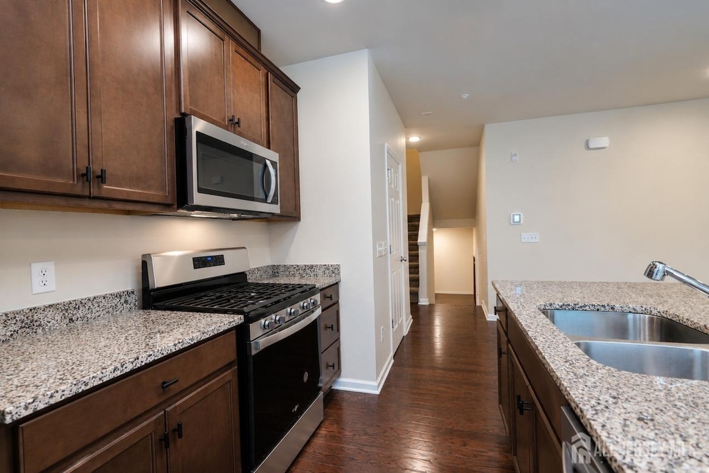605 Parker Boulevard - Photo 12