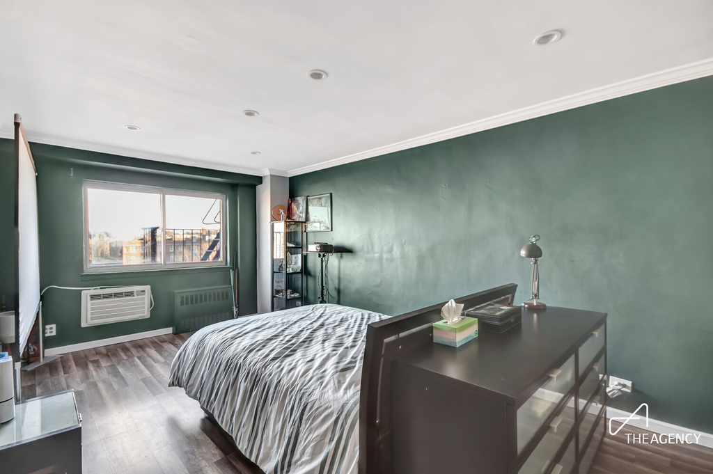 3240 Riverdale Avenue - Photo 3