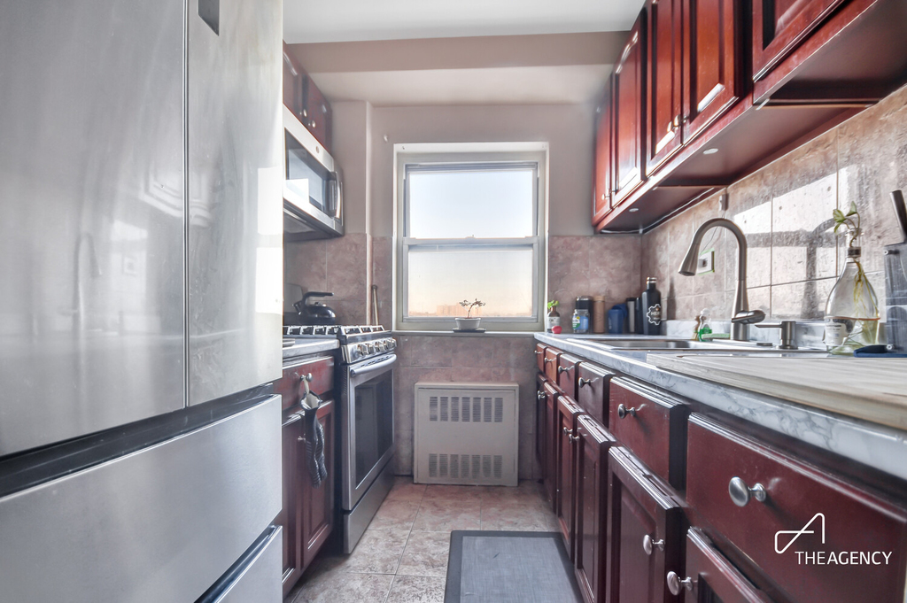 3240 Riverdale Avenue - Photo 4