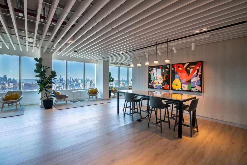 315 W 33rd Street - Photo 5